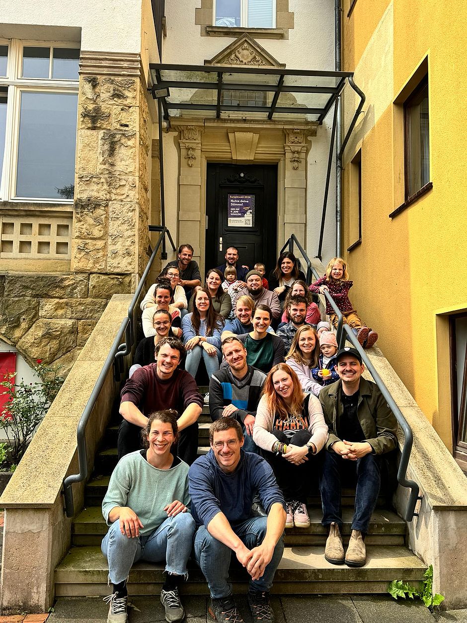 gruppenfoto auf treppe