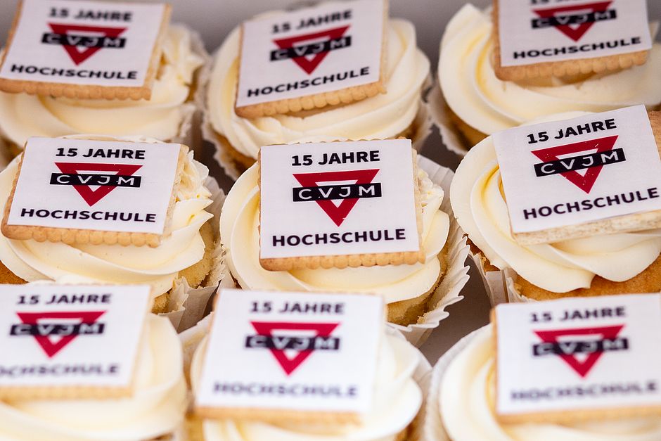 Cupcakes: 15 Jahre CVJM-Hochschule